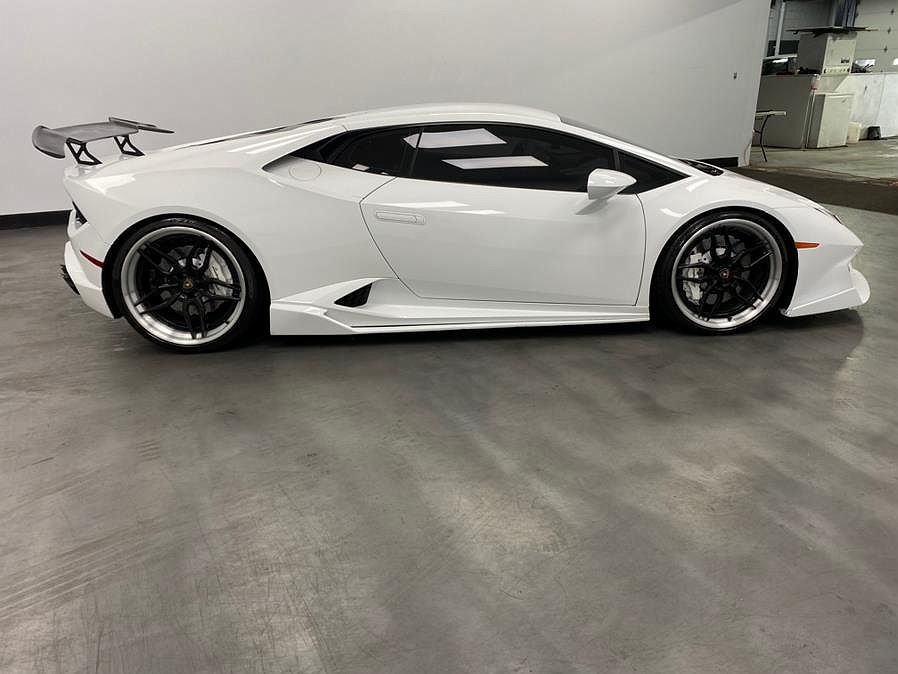 2019 Lamborghini Huracan LP580 image 3