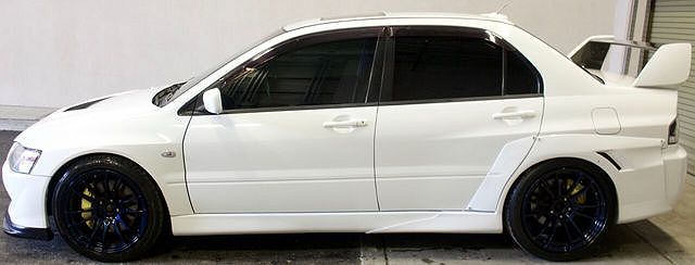 2005 Mitsubishi Lancer Evolution VIII image 2