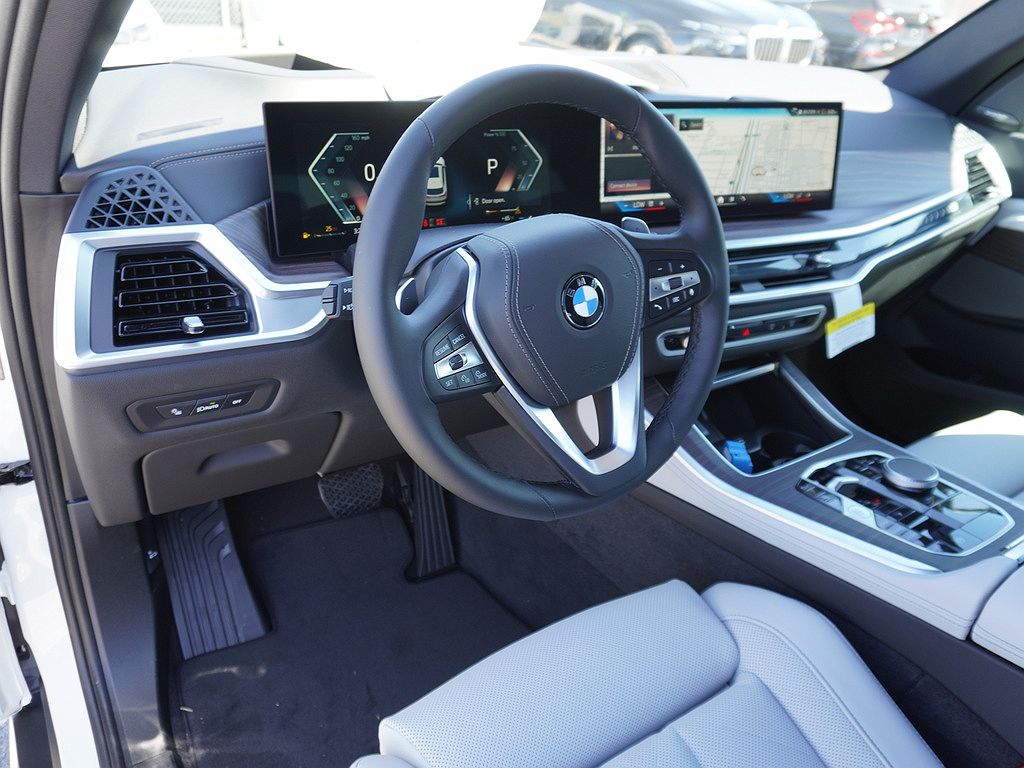 2025 BMW X5 sDrive40i image 5