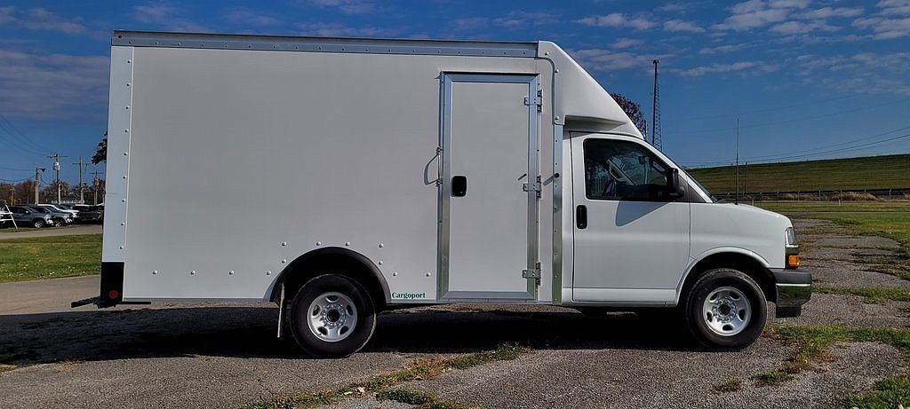 2023 Chevrolet Express 3500 image 3