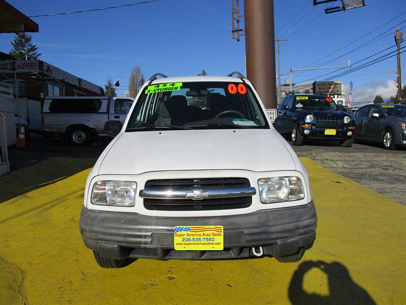 2000 Chevrolet Tracker null image 2