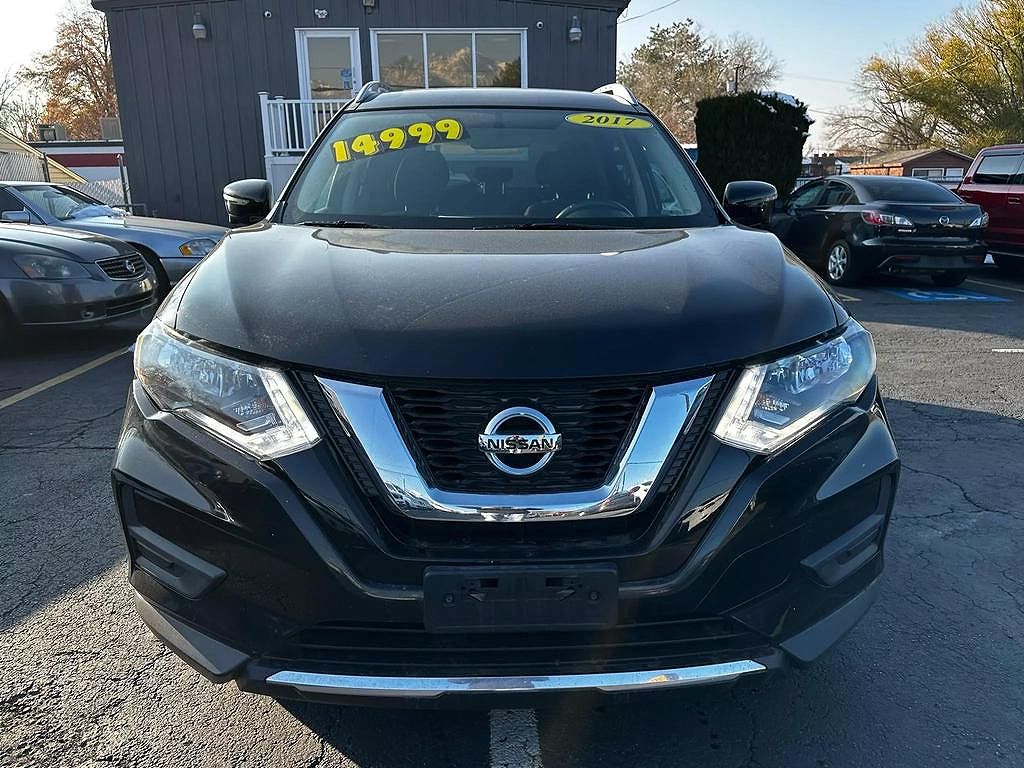 2017 Nissan Rogue SV image 1