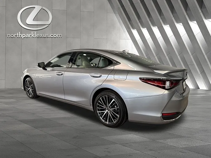 2025 Lexus ES