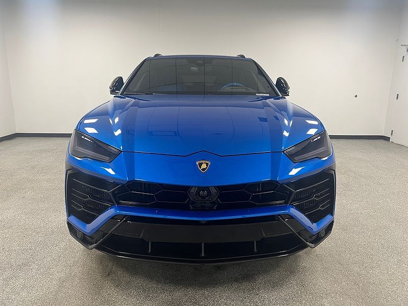 2022 Lamborghini Urus null image 2