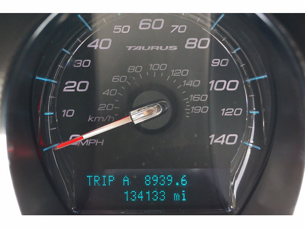 2012 Ford Taurus SEL image 7
