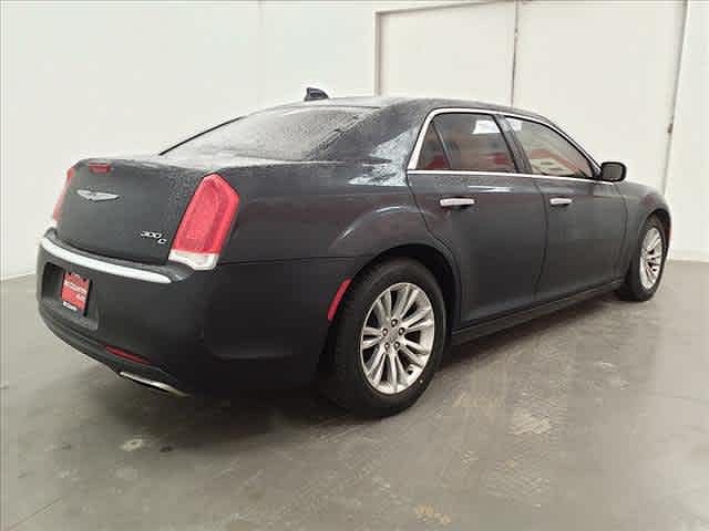 2017 Chrysler 300 C image 3