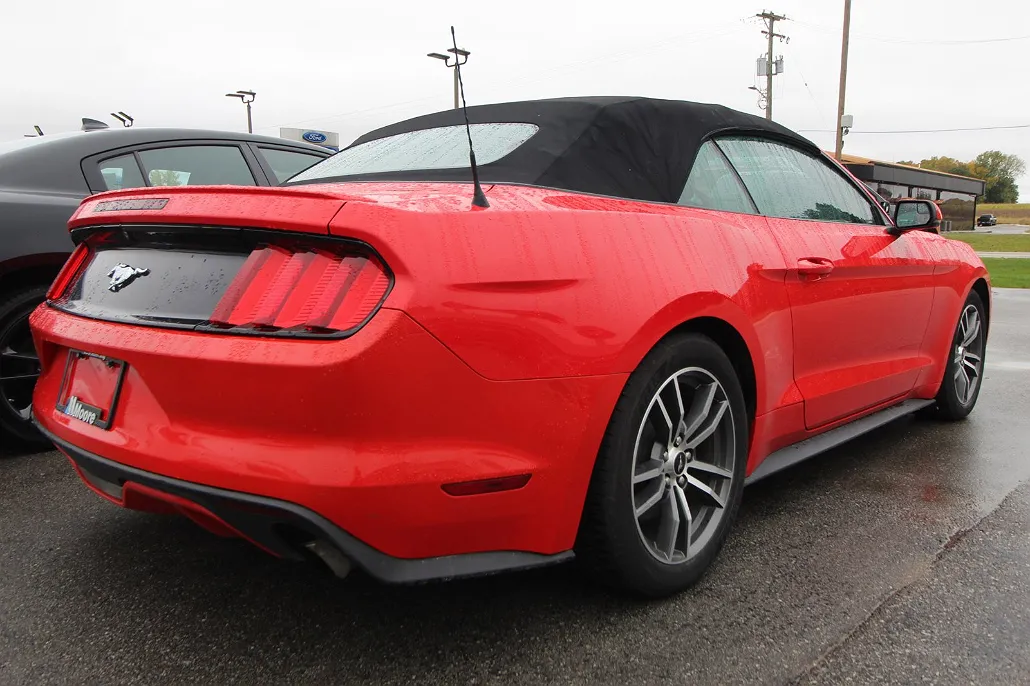 2017 Ford Mustang null image 3