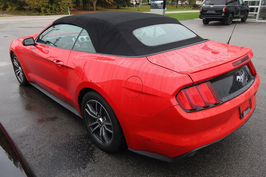 2017 Ford Mustang null image 5