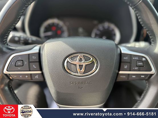 2023 Toyota Highlander XLE photo 10