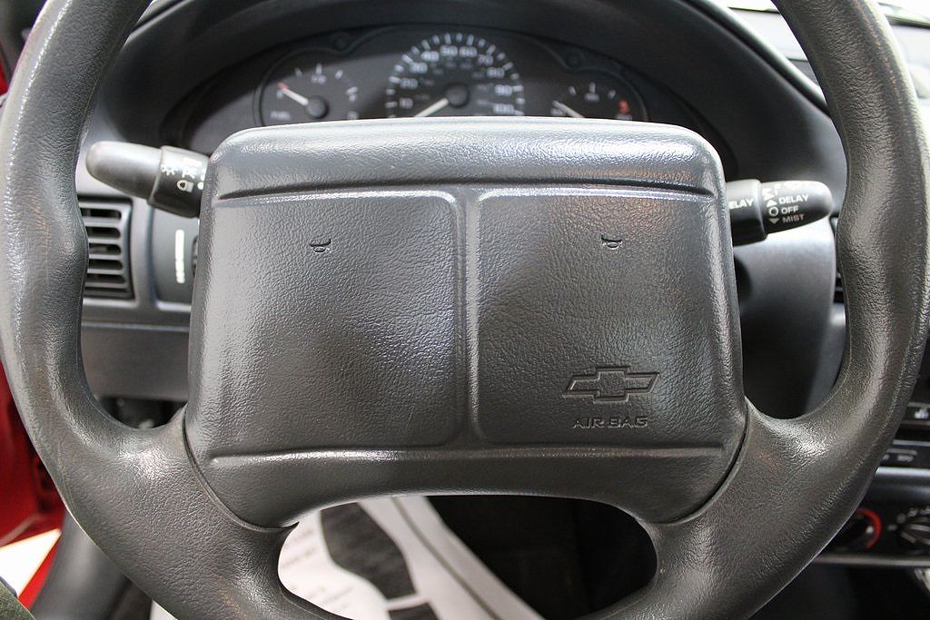 2000 Chevrolet Cavalier Base image 9