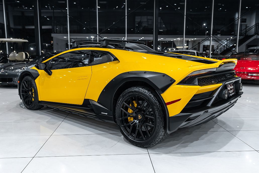 2023 Lamborghini Huracan Sterrato image 2
