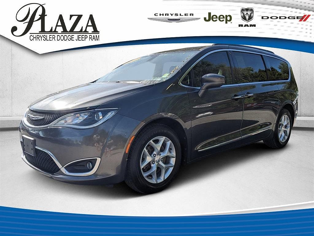 2017 Chrysler Pacifica Touring-L image 0