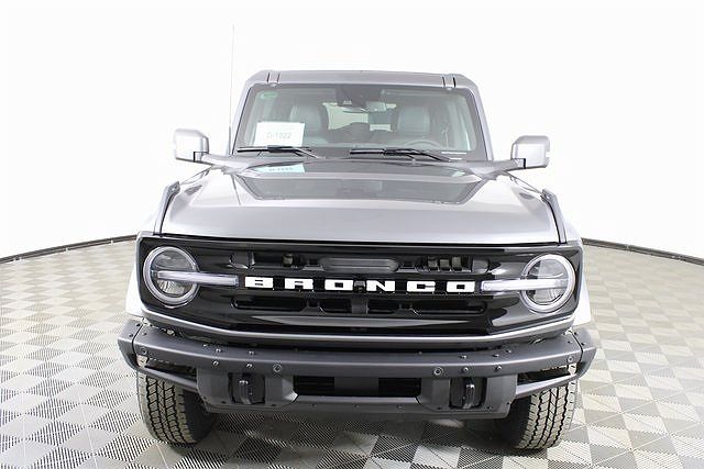 2024 Ford Bronco Outer Banks image 1