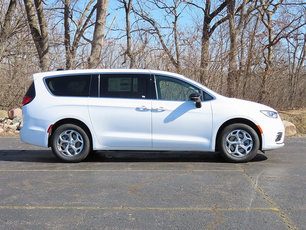 2024 Chrysler Pacifica Limited image 1