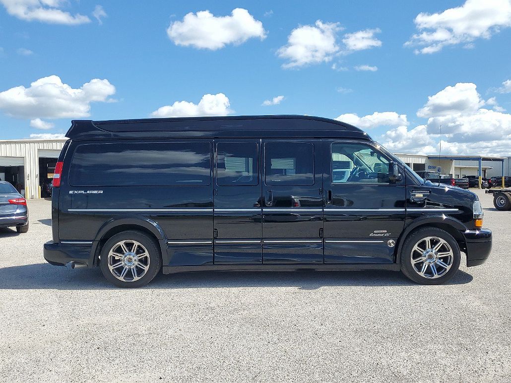 2019 Chevrolet Express 2500 image 4