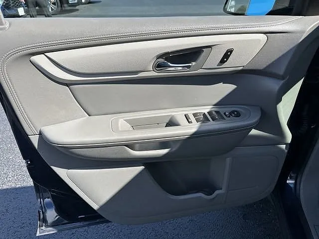 2015 Chevrolet Traverse LS image 1