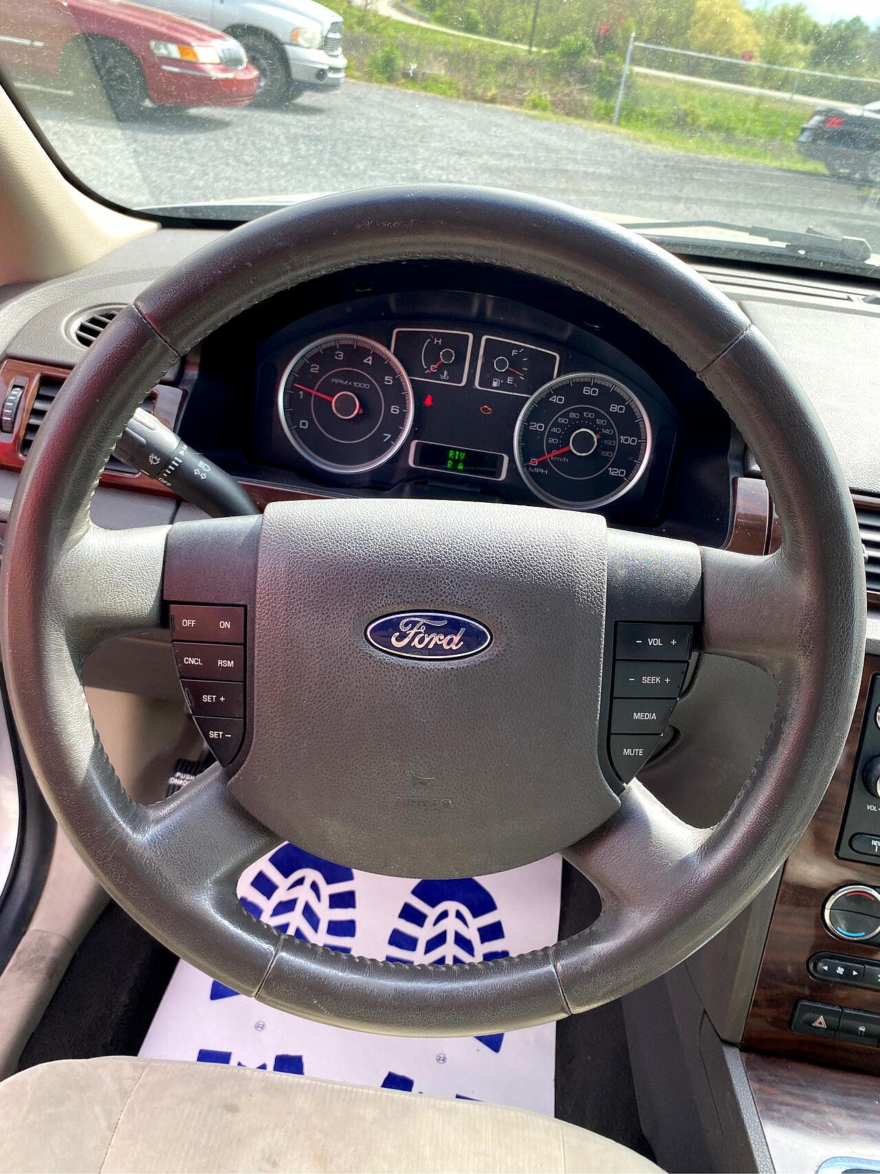 2009 Ford Taurus SEL image 17