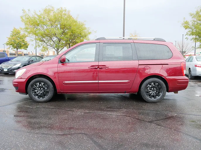 2008 Hyundai Entourage