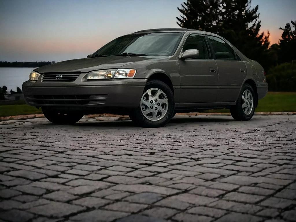1999 Toyota Camry XLE image 2