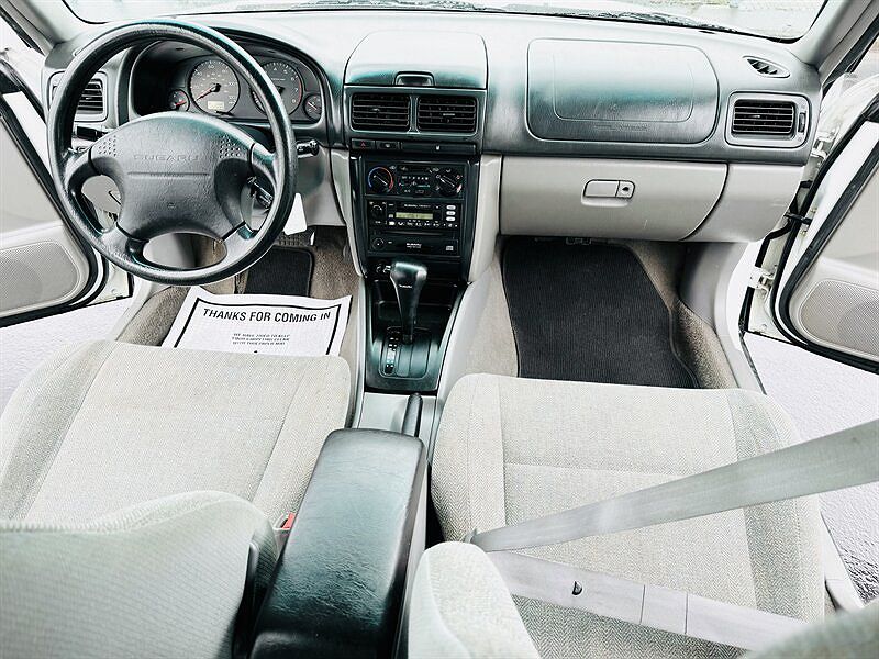 2001 Subaru Forester L image 12