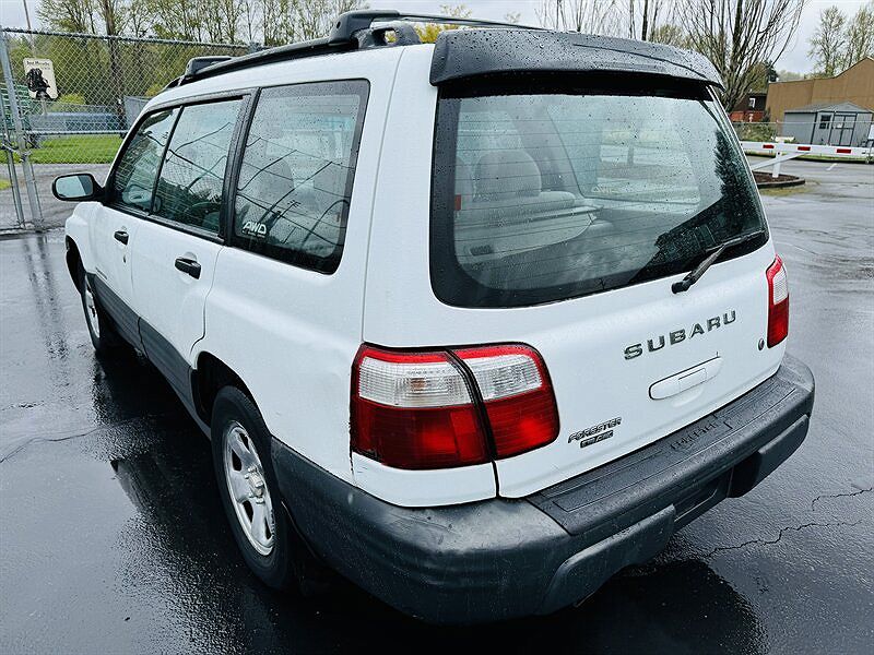 2001 Subaru Forester L image 2