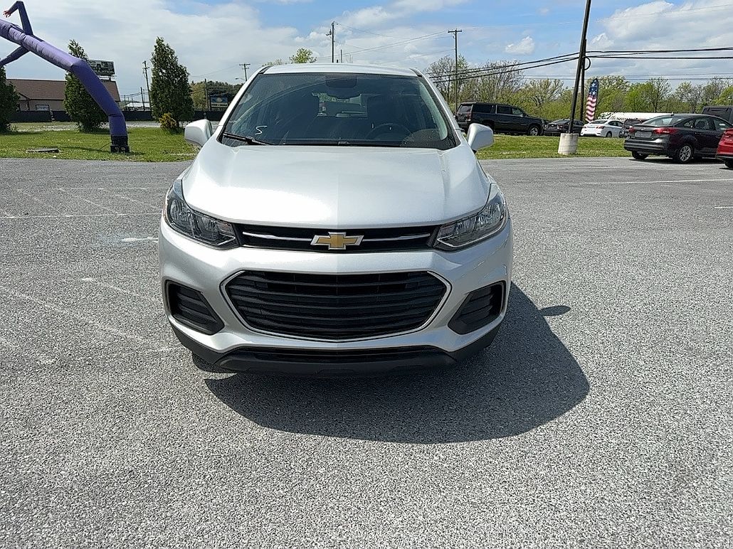 2019 Chevrolet Trax LS image 2