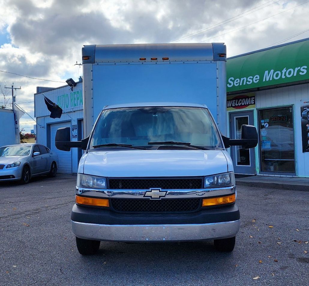 2014 Chevrolet Express 3500 image 1