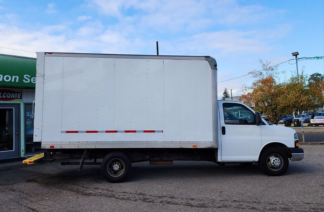 2014 Chevrolet Express 3500 image 5