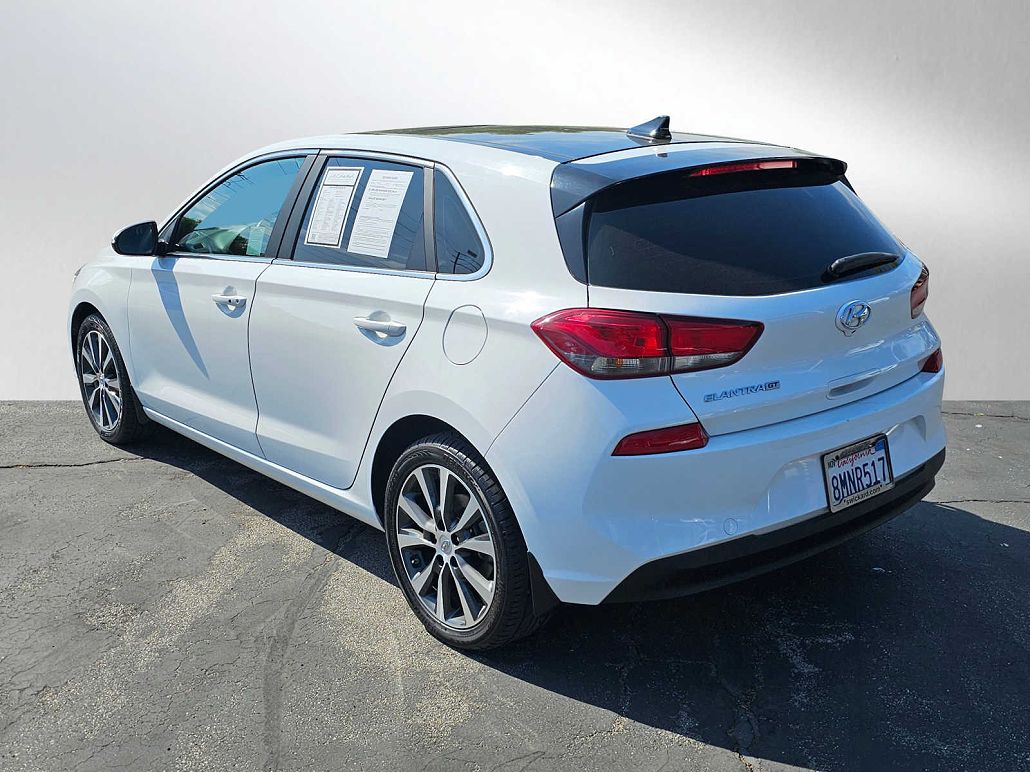 2020 Hyundai Elantra Base image 2