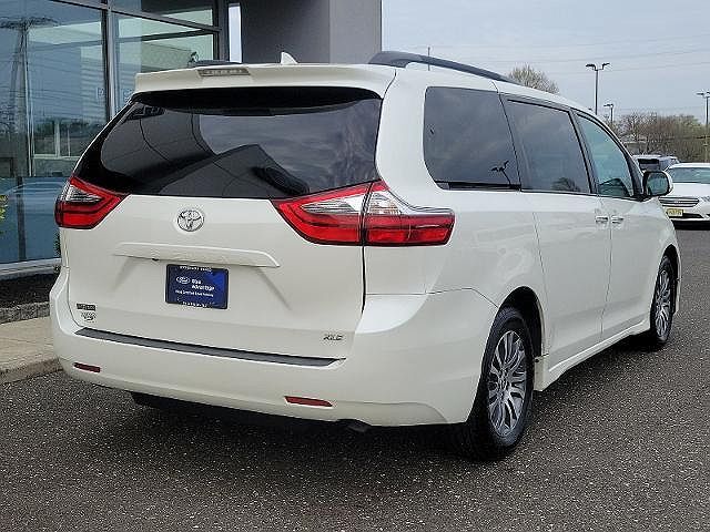 2020 Toyota Sienna Limited image 5