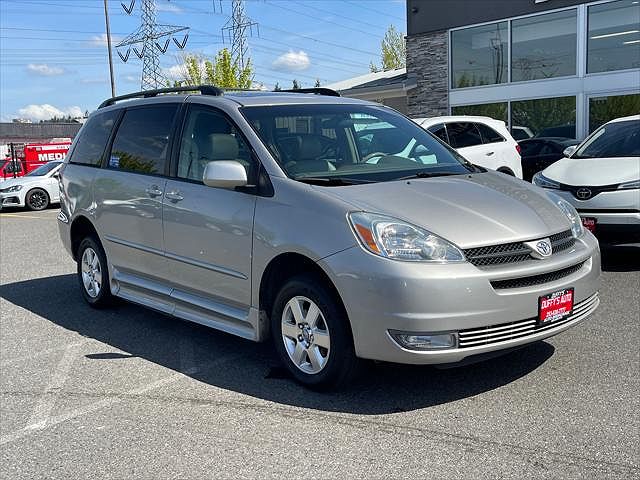 2004 Toyota Sienna XLE Limited image 0