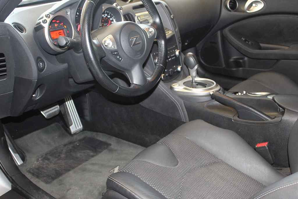 2016 Nissan Z 370Z image 8