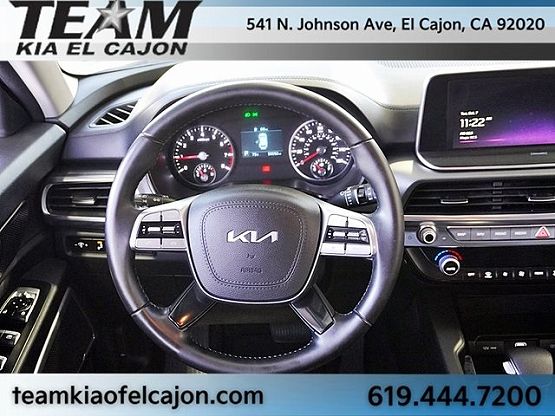 2022 Kia Telluride LX photo 3