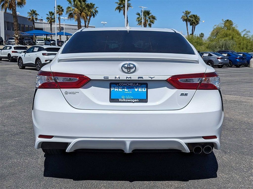 2020 Toyota Camry SE image 3
