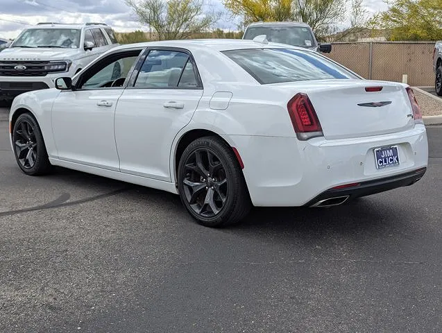 2022 Chrysler 300