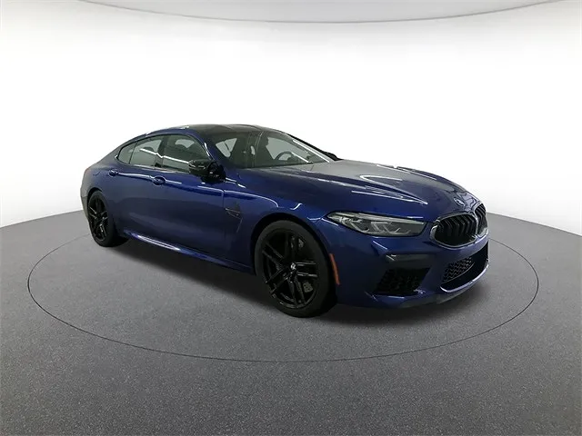 2022 BMW M8