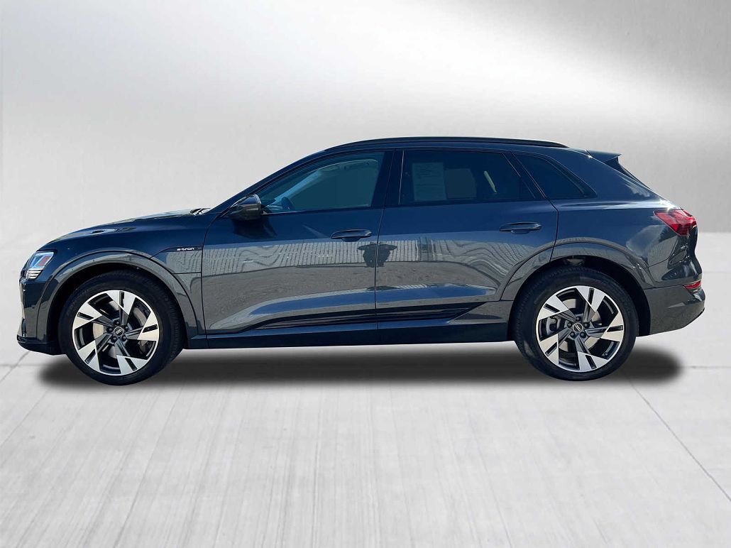 2023 Audi e-tron Premium image 1