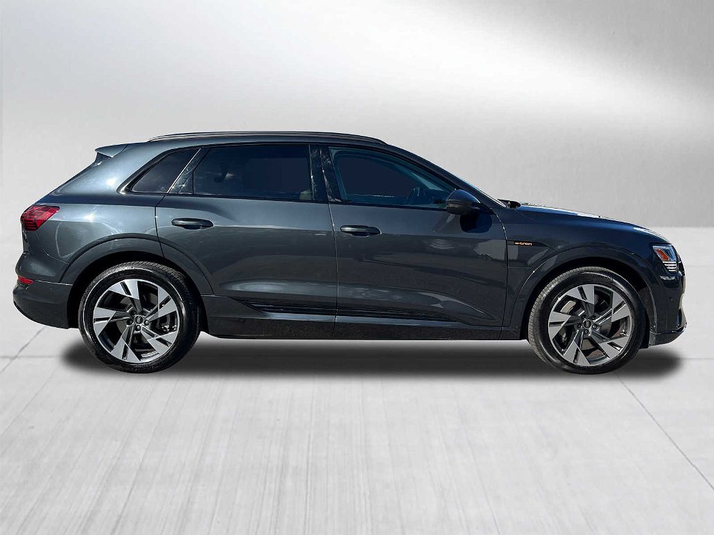 2023 Audi e-tron Premium image 5