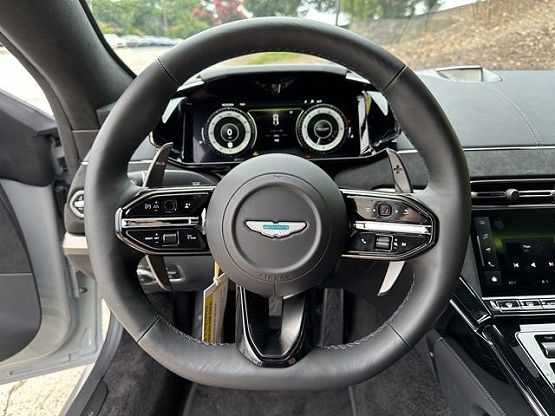 2025 Aston Martin Vantage photo 10