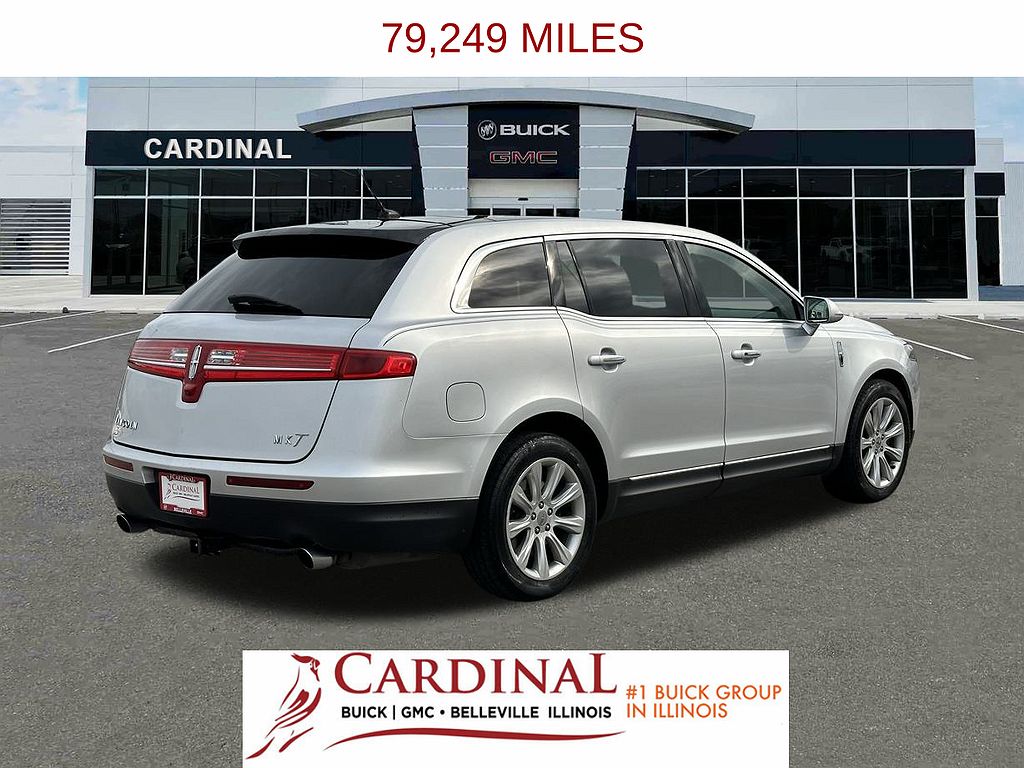 2017 Lincoln MKT null image 1