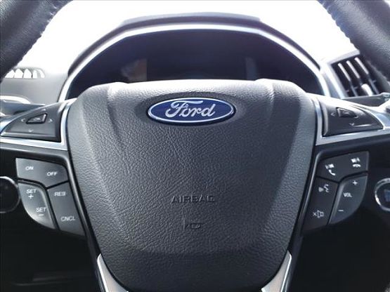 2020 Ford Edge SEL photo 10