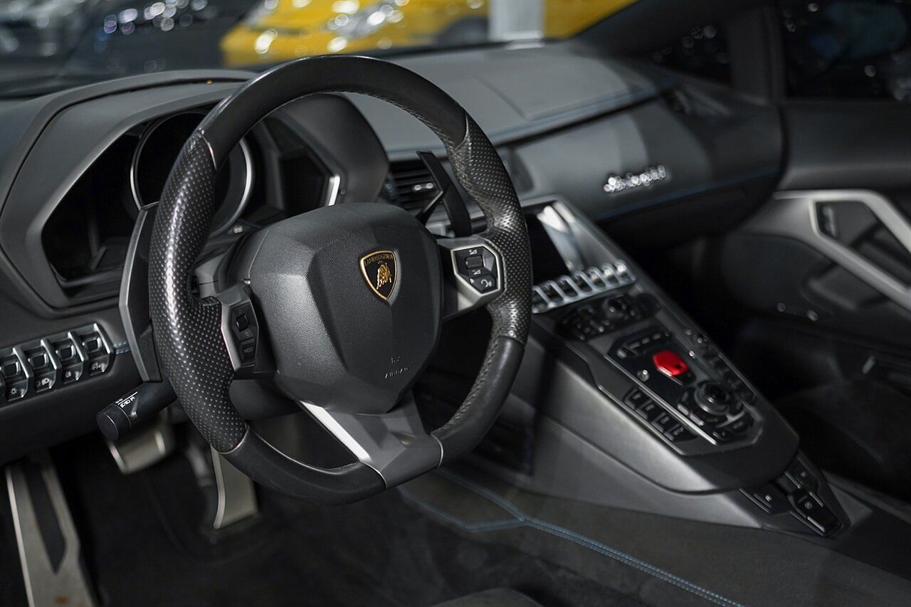 2013 Lamborghini Aventador LP700 image 40