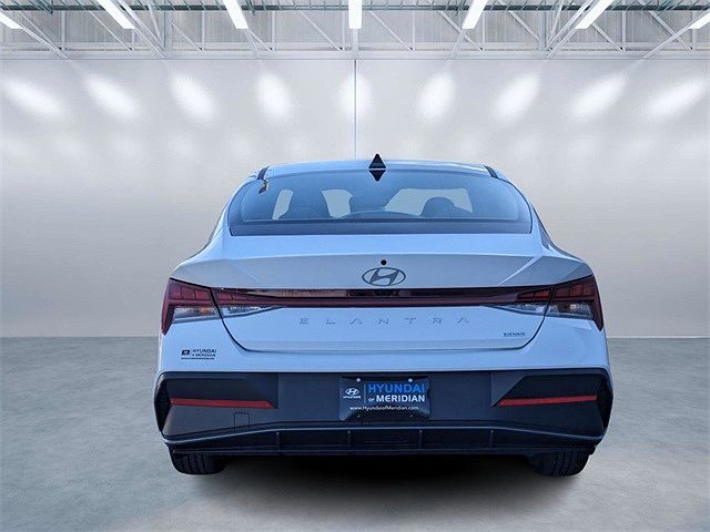 2024 Hyundai Elantra Blue image 3