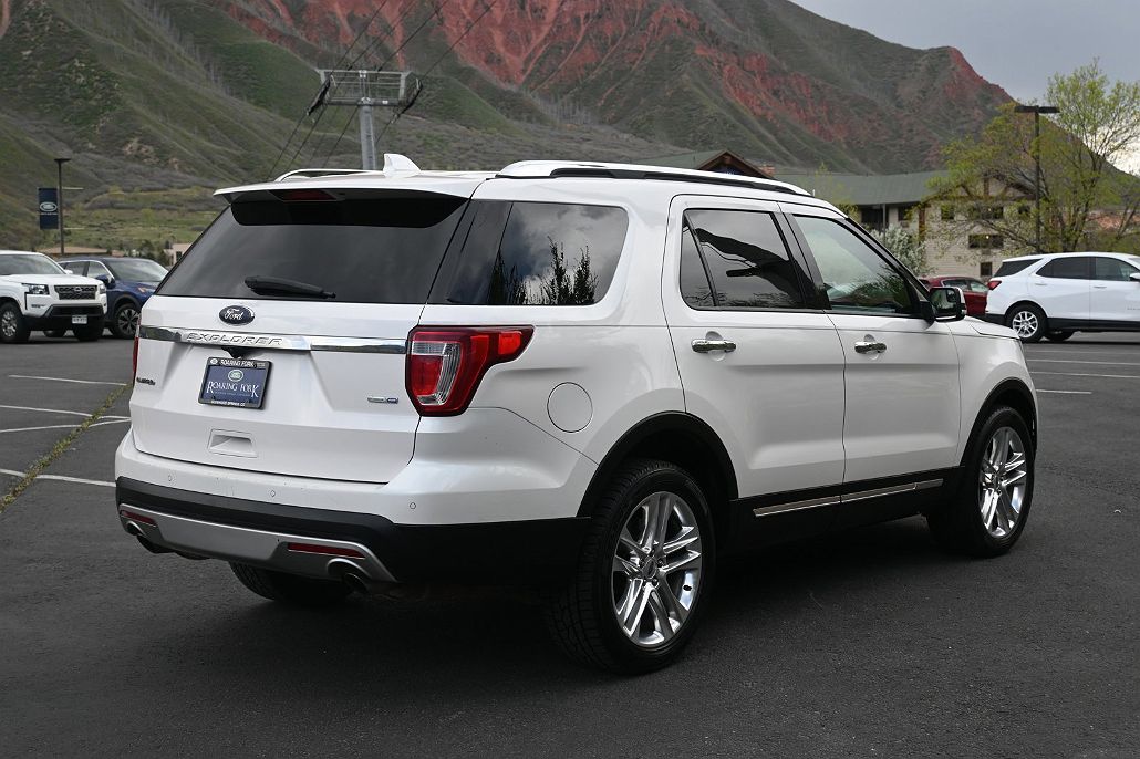2017 Ford Explorer Limited Edition image 4