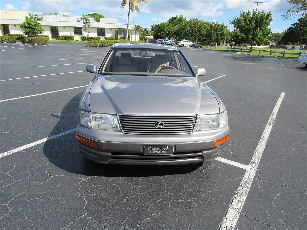 1997 Lexus LS 400 image 1