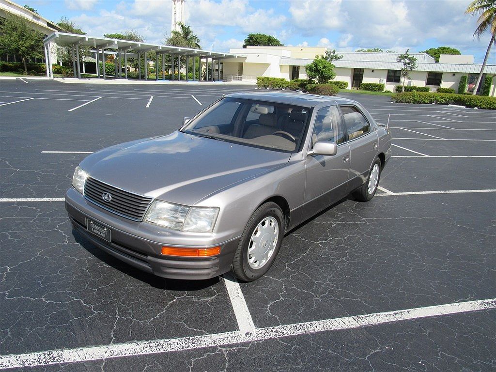1997 Lexus LS 400 image 2