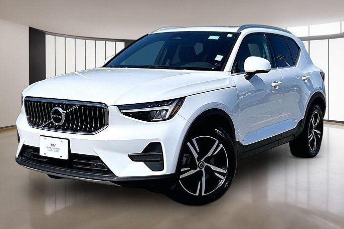 2025 Volvo XC40