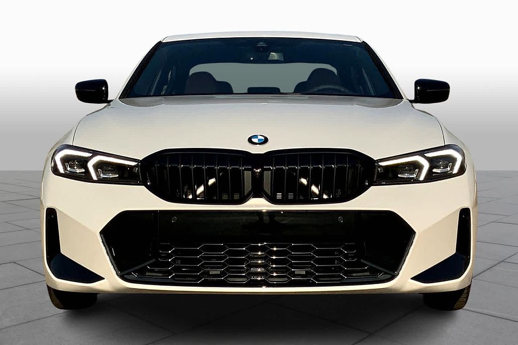 2024 BMW 3 Series 330i image 2