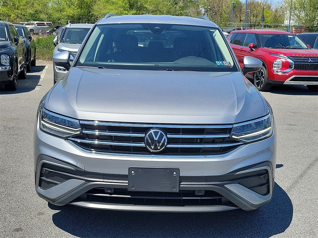 2023 Volkswagen Tiguan SE image 1