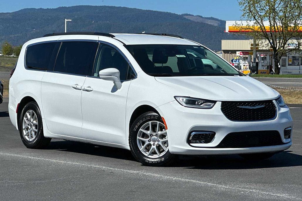 2022 Chrysler Pacifica Touring-L image 1
